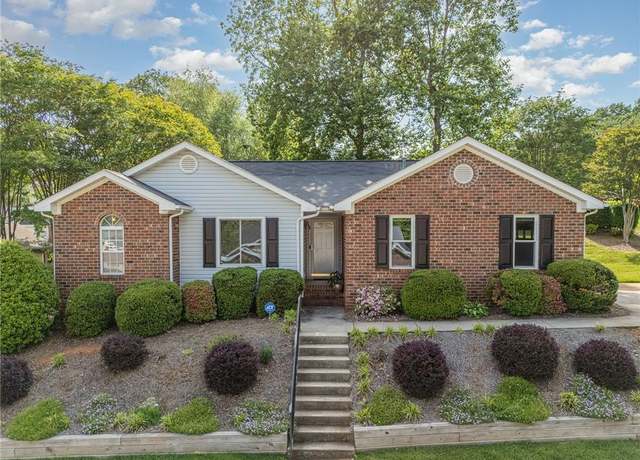 Property at 2 Brandywine Cir, Greensboro, NC 27409, 3 beds, 2 baths