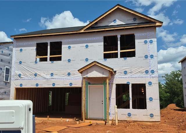 Property at 5037 Fallmeade Rd, Kernersville, NC 27284, 4 beds, 2.5 baths