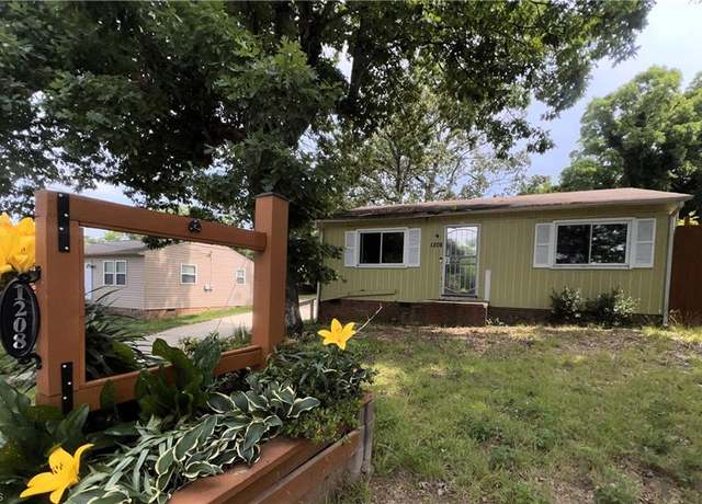 Property at 1208 E Green Dr, High Point, NC 27260, 2 beds, 1 bath