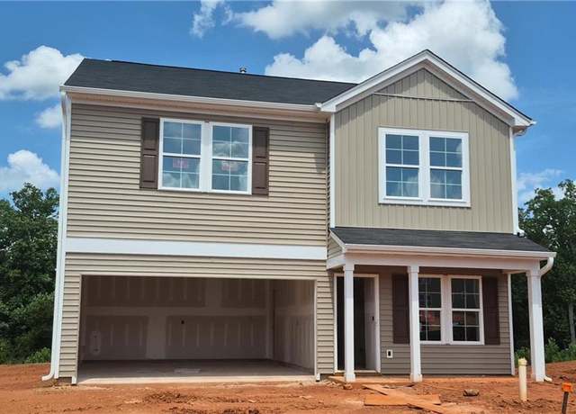 Property at 5013 Fallmeade Rd, Kernersville, NC 27284, 4 beds, 2.5 baths