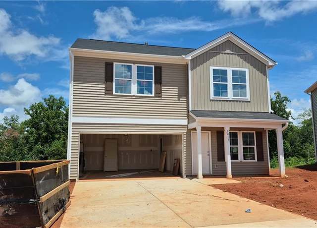 Property at 5013 Fallmeade Rd, Kernersville, NC 27284, 4 beds, 2.5 baths