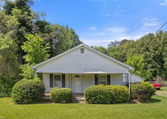 Property at 3830 Robinhood Rd, Winston-salem, NC 27106, 2 beds, 1 bath