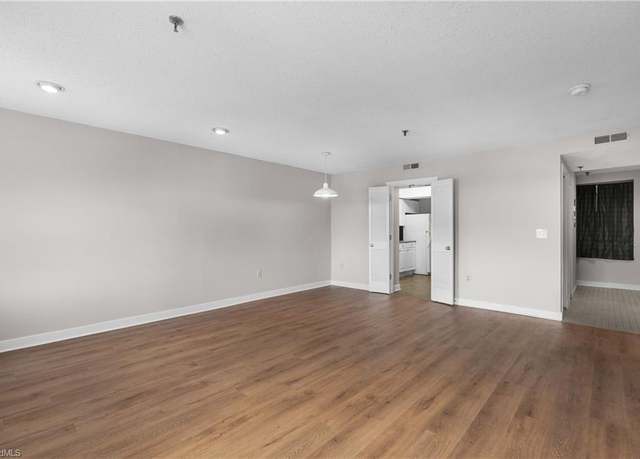 Property at 315 N Spruce St #307, Winston-salem, NC 27101, 1 bed, 1.5 baths