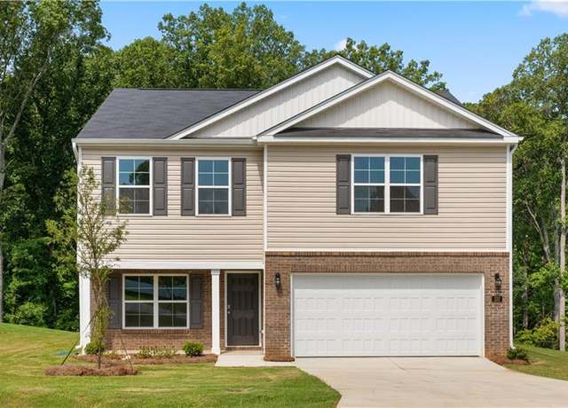 Property at 137 Preston Oaks Dr, King, NC 27021, 3 beds, 2.5 baths
