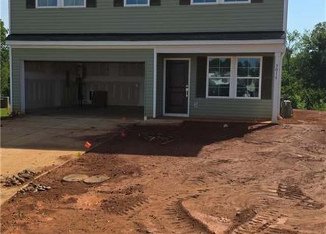 Property at 5019 Fallmeade Rd, Kernersville, NC 27284, 4 beds, 3 baths