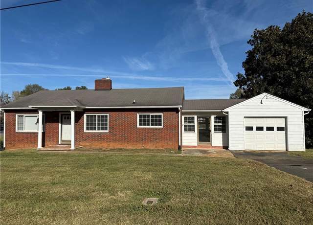 Property at 105 Hill St, King, NC 27021, 2 beds, 1 bath