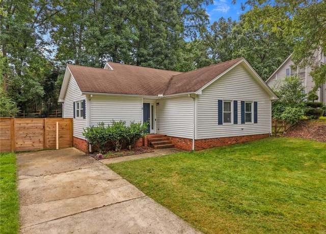Property at 8 Loney Cir, Greensboro, NC 27406, 3 beds, 2 baths