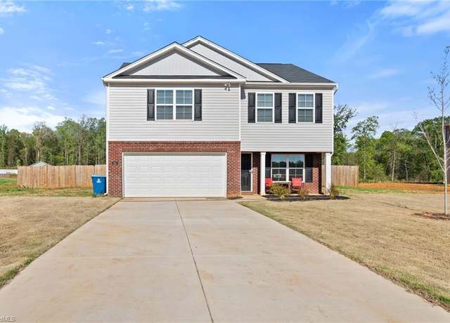 Property at 214 Culloden Dr, Mocksville, NC 27028, 4 beds, 2.5 baths