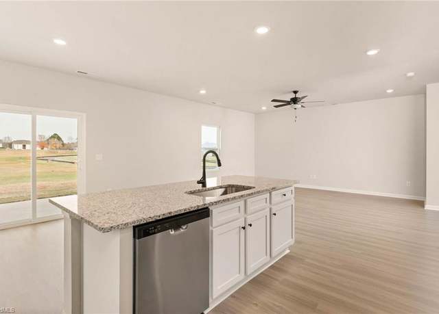 Property at 1070 Jonestown Rd, Winston-salem, NC 27103, 4 beds, 2.5 baths