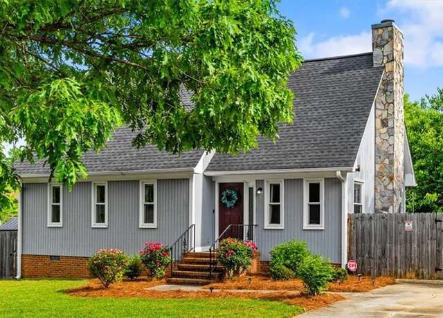 Property at 4 Pear Tree Ct, Greensboro, NC 27401, 3 beds, 2 baths