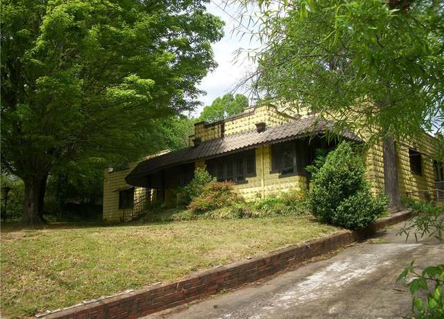 Property at 526 Bridge St, Eden, NC 27288, 3 beds, 3 baths