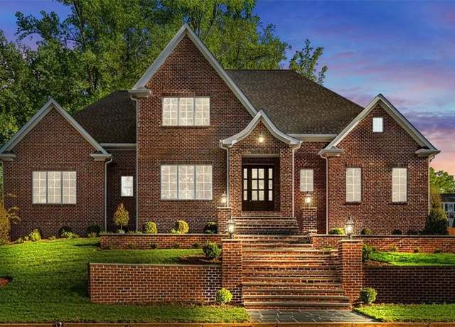 Property at 905 Brookside Dr, Greensboro, NC 27408, 5 beds, 5.5 baths
