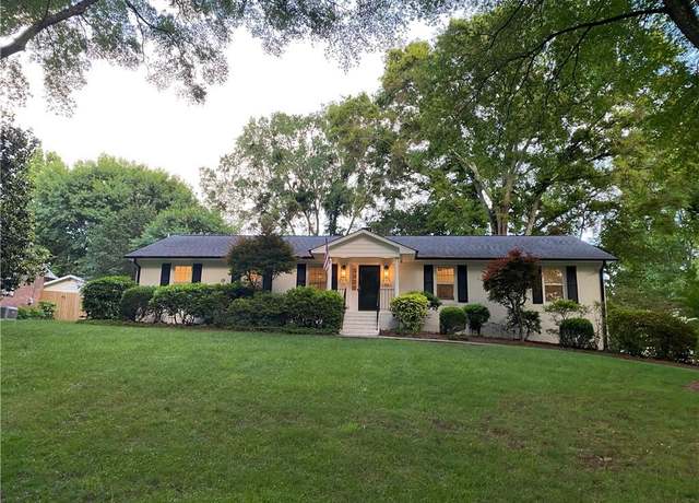 Property at 3480 York Rd, Winston-salem, NC 27104, 3 beds, 3 baths