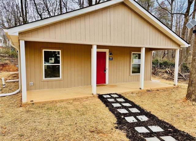 Property at 950 Hillsdale St, Reidsville, NC 27320, 3 beds, 2 baths