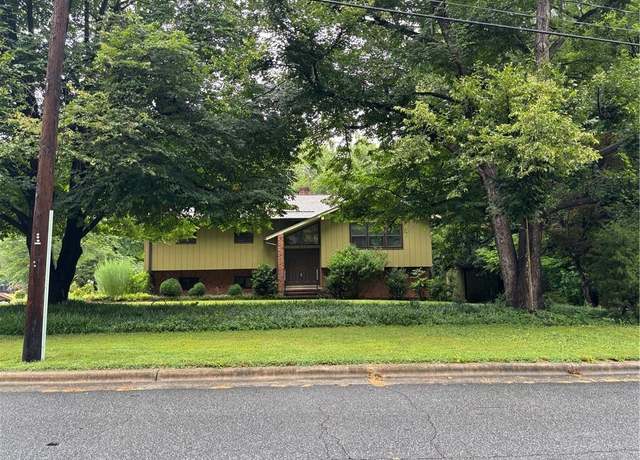 Property at 1601 Merrimon Pl, High Point, NC 27265, 3 beds, 2.5 baths