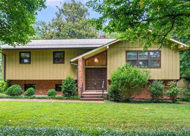 Property at 1601 Merrimon Pl, High Point, NC 27265, 3 beds, 2.5 baths