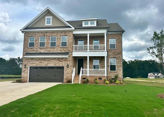 Property at 5504 Penguin Dr, Summerfield, NC 27358, 4 beds, 3.5 baths