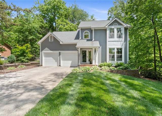 Property at 3504 Turnberry Ln, Greensboro, NC 27410, 3 beds, 2.5 baths