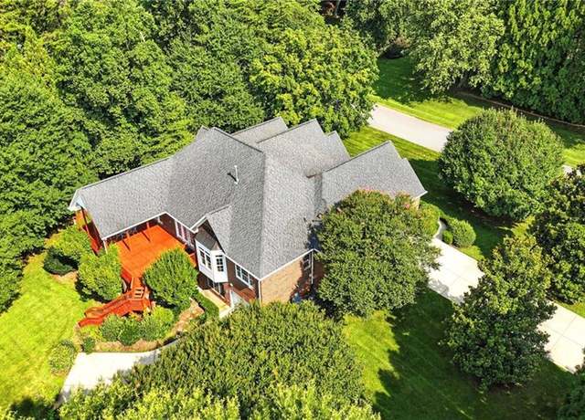 Property at 3913 Katie Dr, Greensboro, NC 27410, 4 beds, 3.5 baths