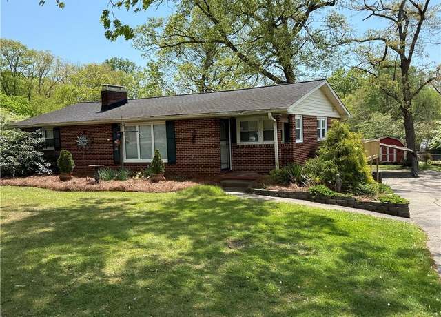Property at 1632 Sanford Dr, Winston-salem, NC 27105, 3 beds, 2 baths