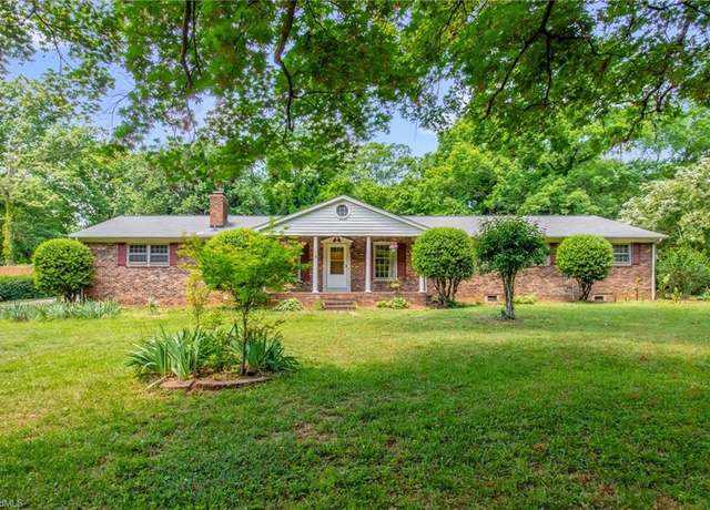 Property at 206 Westwood Dr, Kernersville, NC 27284, 4 beds, 4 baths