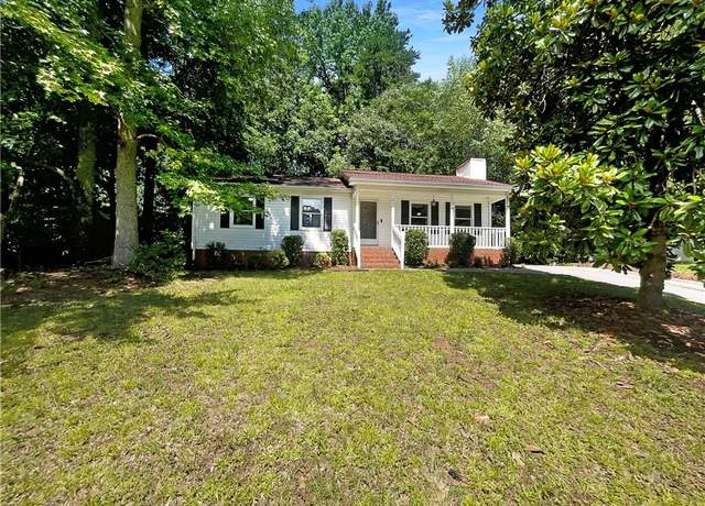 Property at 2307 Kingwood Ct, High Point, NC 27265, 3 beds, 2 baths