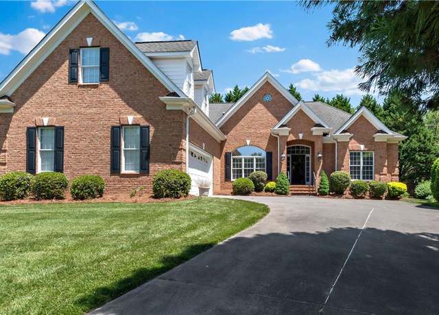 Property at 274 Hollin Way, Winston-salem, NC 27104, 3 beds, 2.5 baths