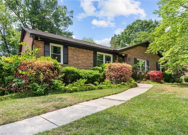 Property at 5912 Puritan Ln, Clemmons, NC 27103, 3 beds, 2 baths