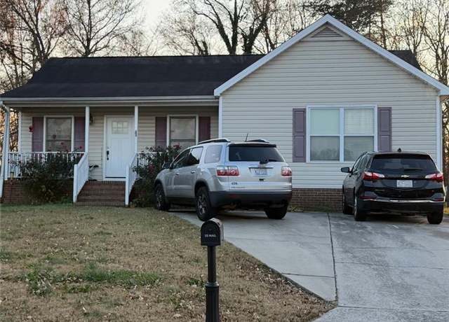 Property at 7 Fieldale Ct, Greensboro, NC 27406, 3 beds, 2 baths