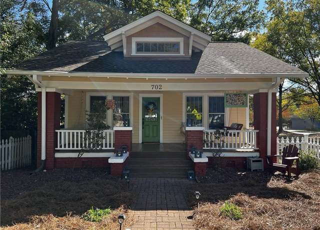 Property at 702 5th Ave, Greensboro, NC 27405, 2 beds, 1 bath