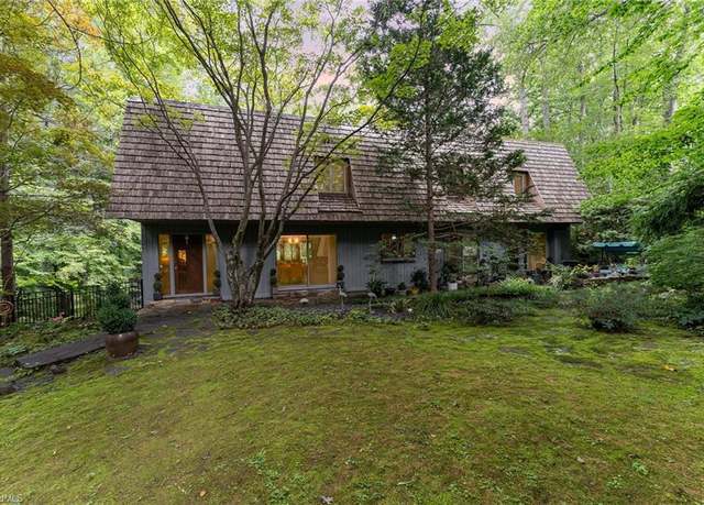 Property at 565 Knob View Dr, Winston-salem, NC 27104, 4 beds, 4 baths