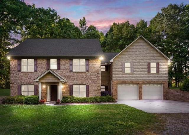 Property at 2206 Kivett Dr, Greensboro, NC 27406, 3 beds, 2.5 baths
