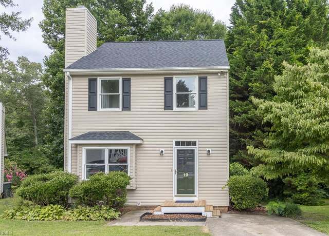 Property at 19 Gatehouse Ln, Greensboro, NC 27407, 2 beds, 2.5 baths