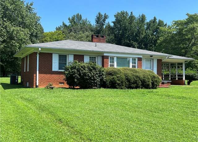 Property at 3603 Edgewood Dr, Greensboro, NC 27406, 2 beds, 1 bath