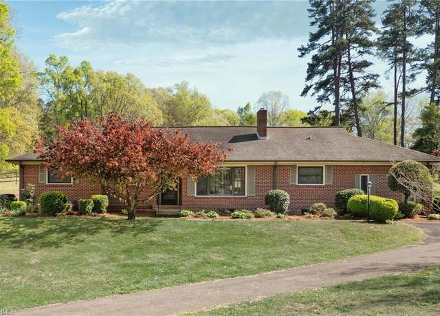 Property at 5646 Styers Ferry Rd, Clemmons, NC 27012, 3 beds, 2.5 baths