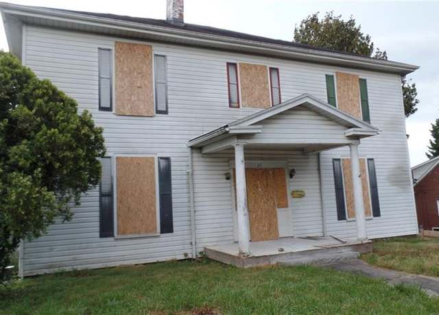 Property at 241 Rockford St, Mount Airy, NC 27030, 5 beds, 2 baths
