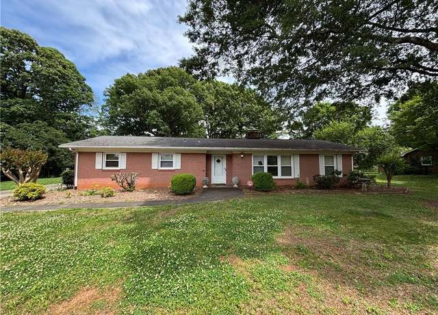 Property at 2941 Carrollwood Dr, Winston-salem, NC 27103, 3 beds, 2.5 baths