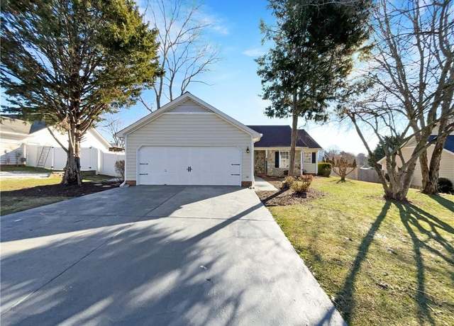 Property at 1525 Fiddlers Knoll Dr, Kernersville, NC 27284, 3 beds, 2 baths