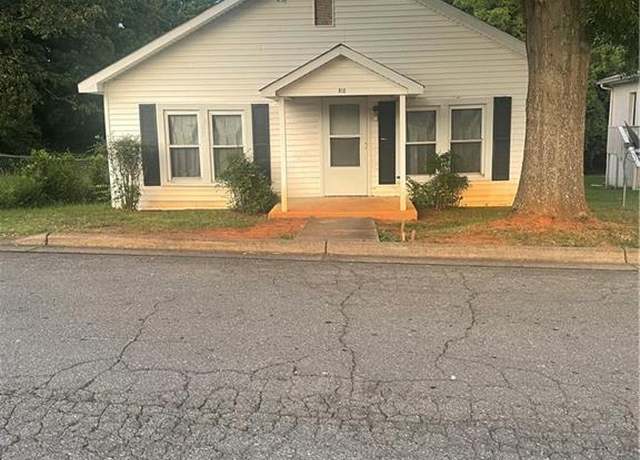Property at 910 Dixie St, Lexington, NC 27292, 2 beds, 1 bath