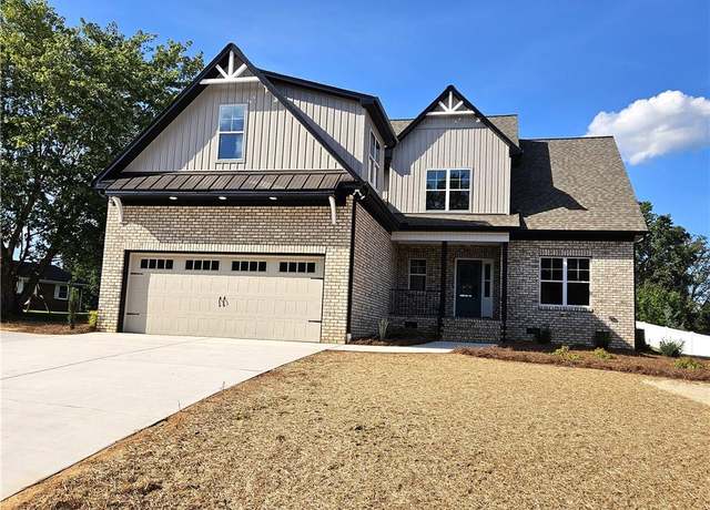Property at 109 Glen Brooke Ln, King, NC 27021, 4 beds, 2.5 baths