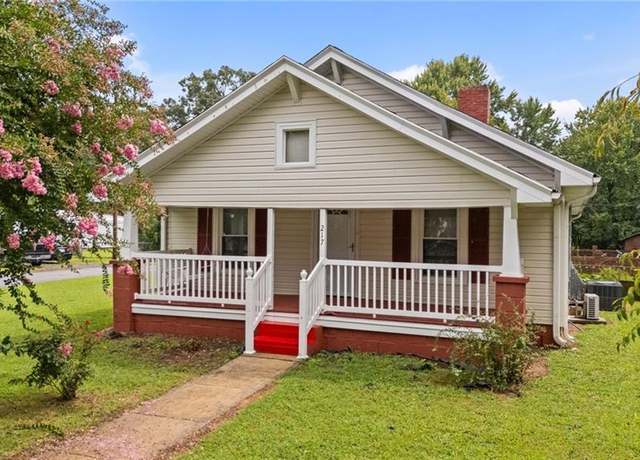 Property at 217 Moon St, Thomasville, NC 27360, 2 beds, 1 bath