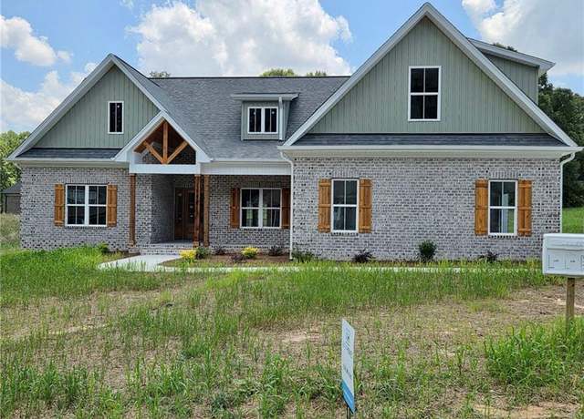 Property at 142 Corbin Ln, Lexington, NC 27295, 3 beds, 2.5 baths