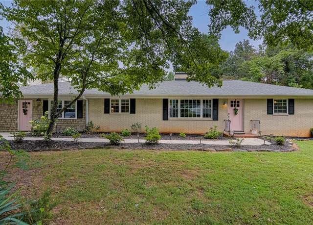 Property at 6809 Old Valley School Rd, Kernersville, NC 27284, 3 beds, 1.5 baths