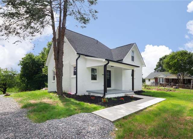 Property at 4507 Northampton Dr, Winston-salem, NC 27105, 4 beds, 2 baths