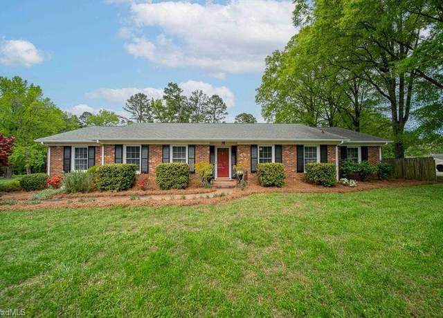 Property at 806 Branchwood Dr, Kernersville, NC 27284, 4 beds, 3 baths