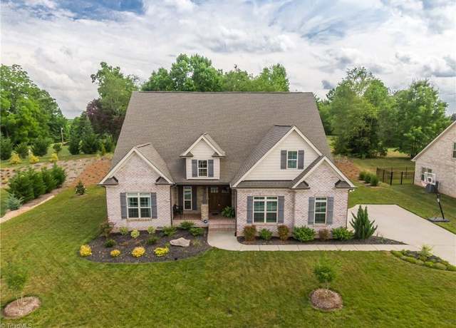 Property at 3318 Waterford Glen Ln, Clemmons, NC 27012, 5 beds, 2.5 baths