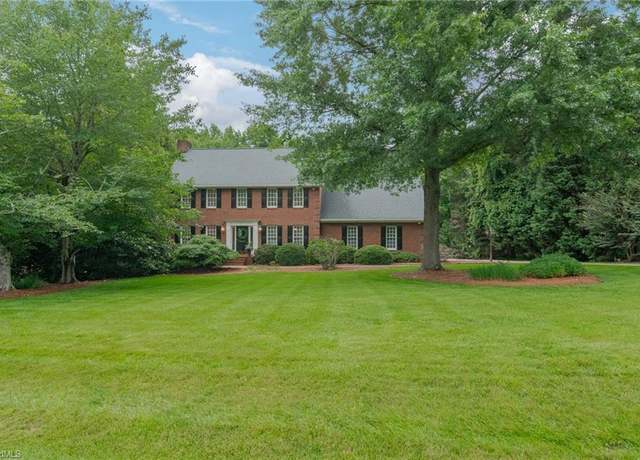 Property at 5565 Long Walk Dr, Kernersville, NC 27284, 3 beds, 2.5 baths