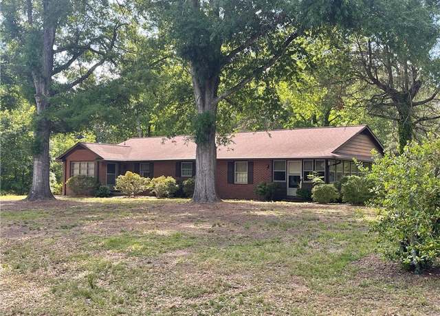 Property at 1706 Windsor Dr, High Point, NC 27262, 3 beds, 2 baths