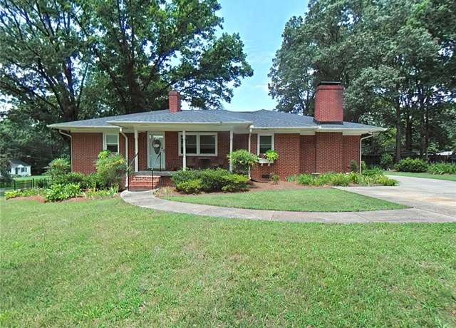 Property at 2228 Oak Hill Dr, Greensboro, NC 27408, 3 beds, 2 baths