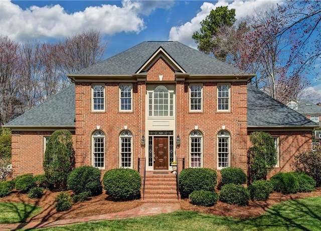 Property at 2916 Starmount Farms Dr, Greensboro, NC 27408, 4 beds, 3.5 baths